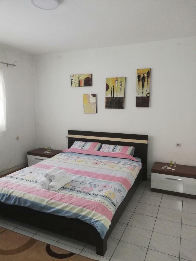 Apartments Naumovski โอครีด ภายนอก รูปภาพ